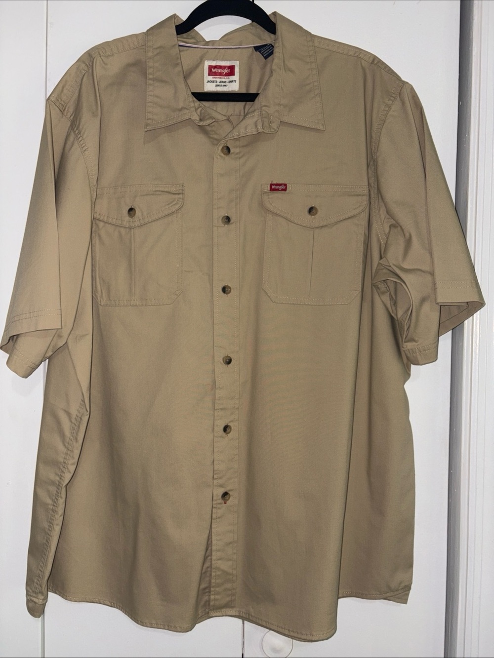 Wrangler Men’s Work Shirt Size 2XL NWOT Tan Short Sleeve New